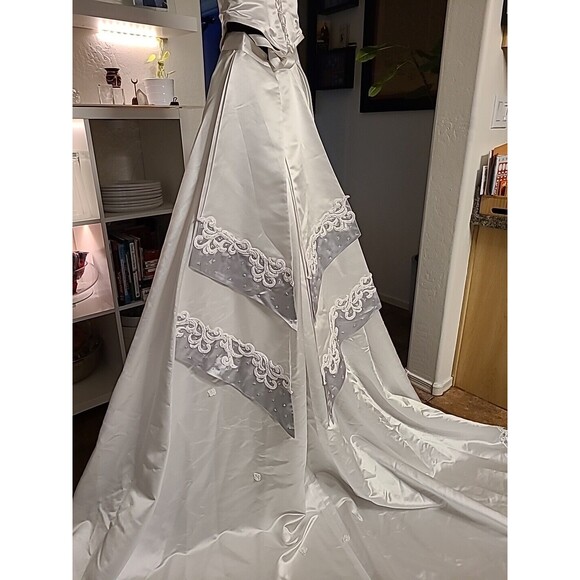 2  Piece Corset Wedding Dress  Size 6 Store Display $1145.00 Tag New Wit… - Picture 4 of 16